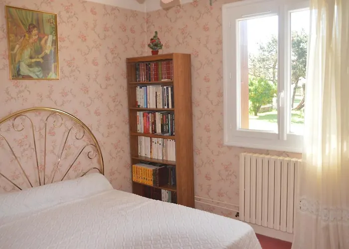 Aux Pieds Des Pyrenees Azereix