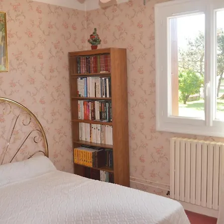 Aux Pieds Des Pyrenees Azereix