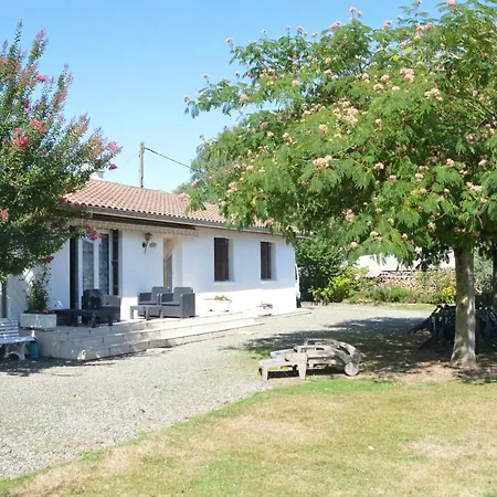 Aux Pieds Des Pyrenees Azereix
